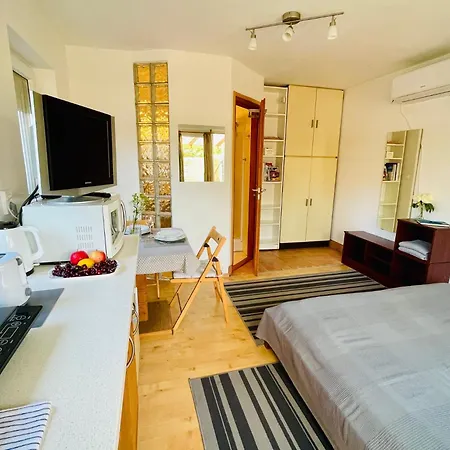Апартаменты Sportbalaton Calm Little Garden Hideaway