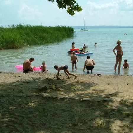 Sportbalaton Calm Little Garden Hideaway Апартаменты *